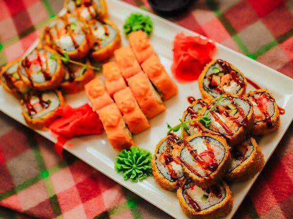 В Шатрах - Горячий сет ролл