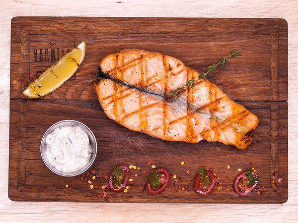 Капитал Grill & Beer - Стейк из лосося на гриле