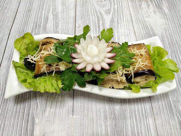 Lounge bar - Рулетики из баклажанов с моцареллой