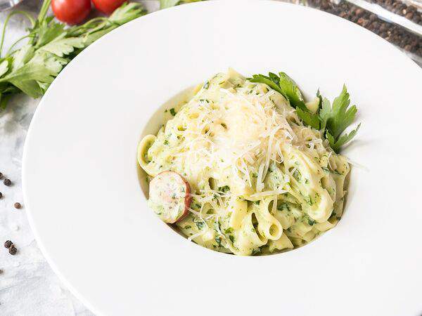 Моне - Паста со шпинатом и черри