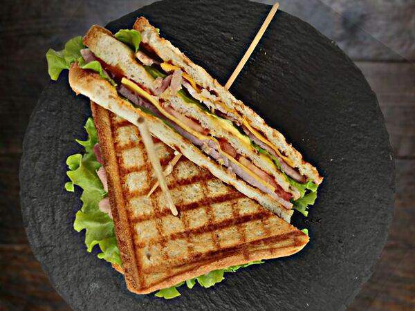 Bernies Pub - Сэндвич с ветчиной