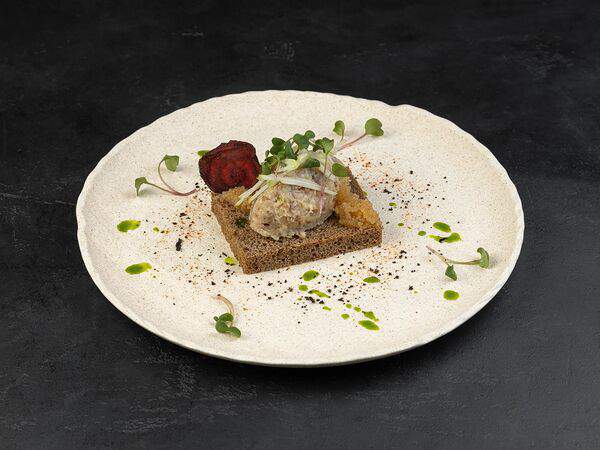 Театральный буфетъ - Форшмак с яблоком на хрустящем бородинском хлебе