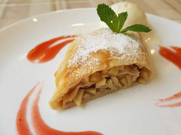Trattoria Fettuccine - Яблочный штрудель