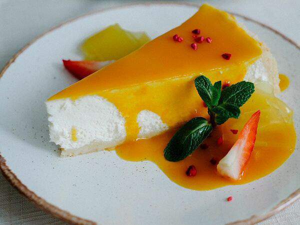 Пан Кот - Чизкейк ванильный с манговым соусом