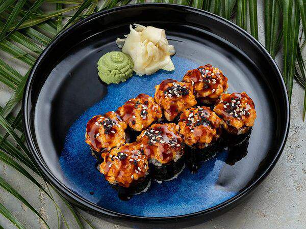 Yoki Cafe - Запечённый ролл с острым лососем