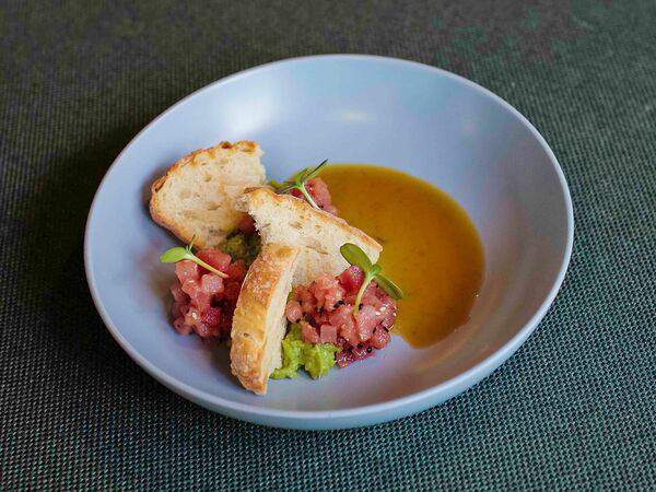 Где-то в Азии - Тартар из тунца с гуакамоле