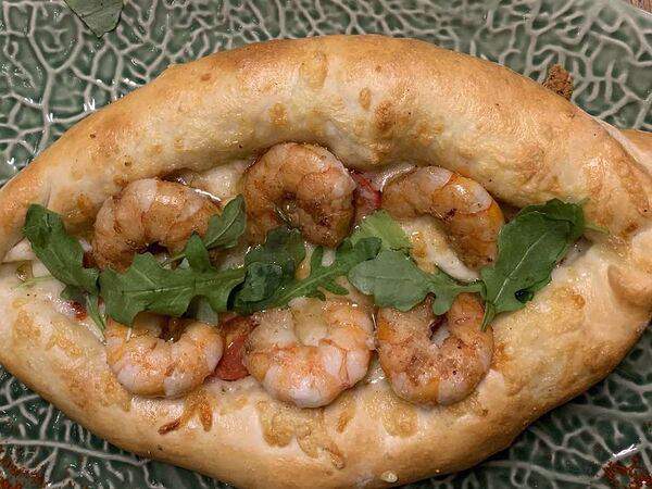 Amelie - Хачапури по-аджарски с королевскими креветками