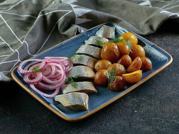 Двор Помидор - Сельдь с отварным картофелем