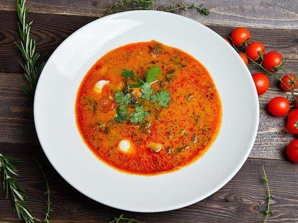 Ресторан Чеснок - Том ям с креветками, кальмарами и мидиями