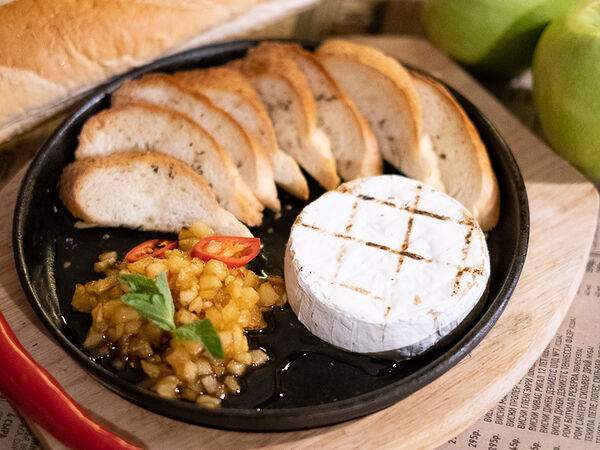 Изи Паб - Камамбер на гриле с яблочным чатни