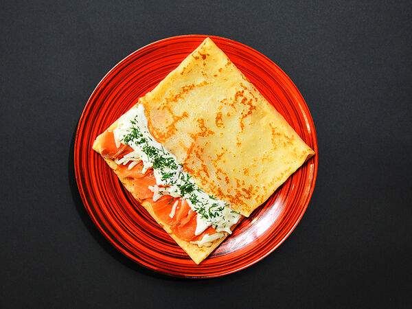 Блин & Coffee - Блин с лососем, сметаной и моцареллой