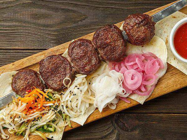 Чучвара, мангал и печи - Шашлык из телятины с мясным рулетом