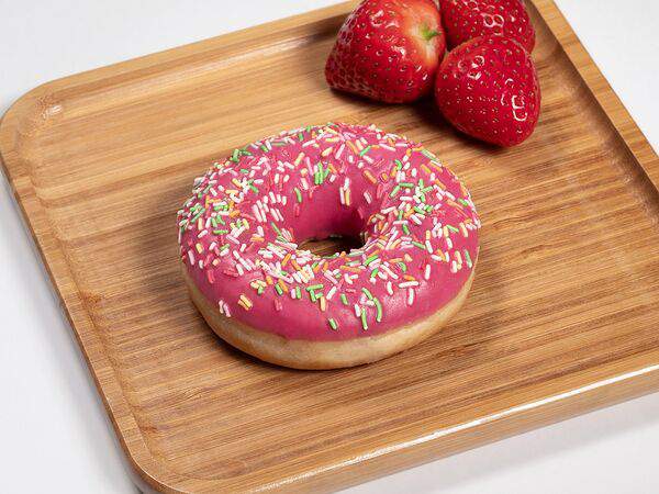 Baggins coffee - Донат со вкусом клубники глазированный