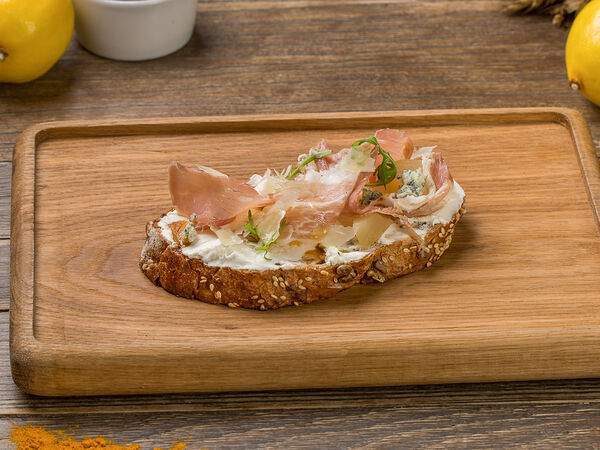 Donna Olivia - Брускетта с прошутто и горгонзолой