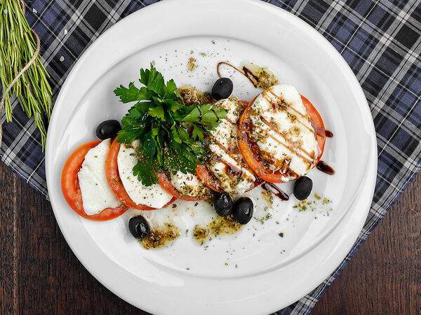 Балкан Гриль - Салат Капрезе