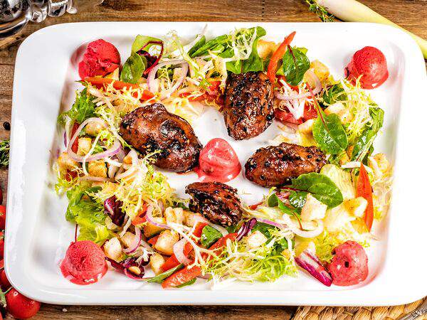 Bel Posto - Салат с куриной печенью и малиновым сорбетом