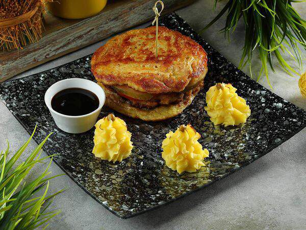 Арт-кафе Африка - Русский бургер с картофелем дюшес