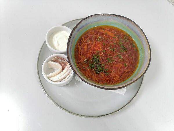 Roots - Борщ с телятиной и салом