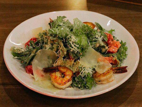 Saldens - Салат Цезарь с креветками