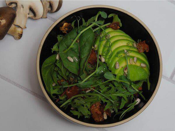 Art Cafe - Завтрак с авокадо, киноа и грибным соусом