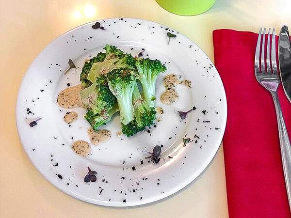 Smart Cafe - Брокколи паровая с ореховым соусом