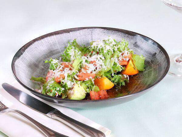 Dolce Vita - Салат из авокадо с сыром проволоне