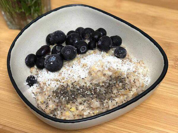 Марли - Злаковая каша на кокосовом молоке с семенами чиа и черникой