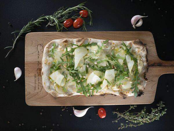 Casa di Giulia - Пицца Горгонзола и груша Рим