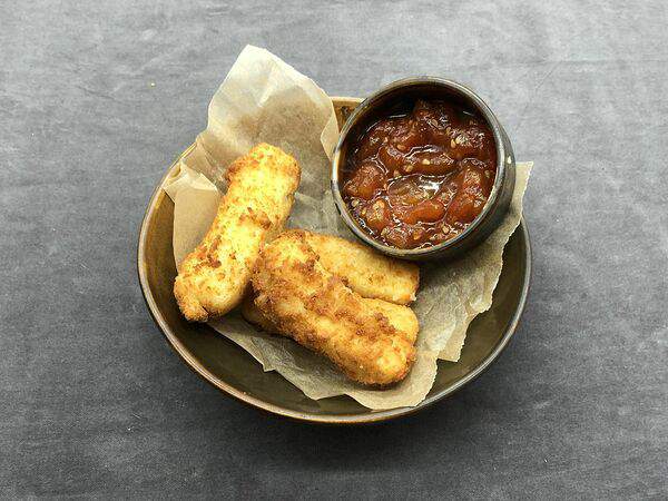 Пармезани Посыпали - Жареная моцарелла с томатным джемом