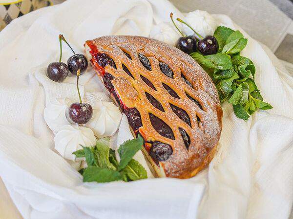 Пекарня Буханка - Половина пирога с вишней