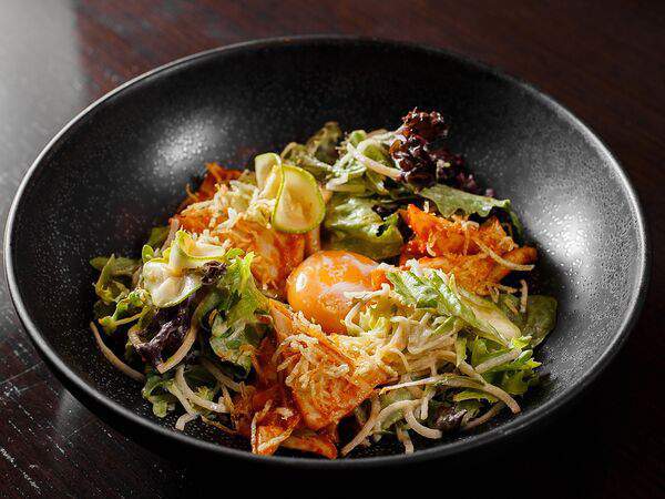 Per se - Салат с кальмарами гриль, хрустящими овощами и копченым желтком