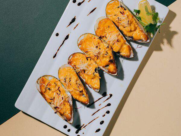 Wooden - Мидии на створках с соусом спайси