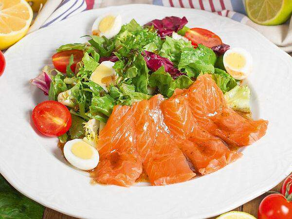 Мушмула - Салат с семгой