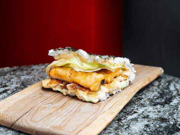 Ronny - Окинавский сэндвич лосось в темпуре со спайси майонезом