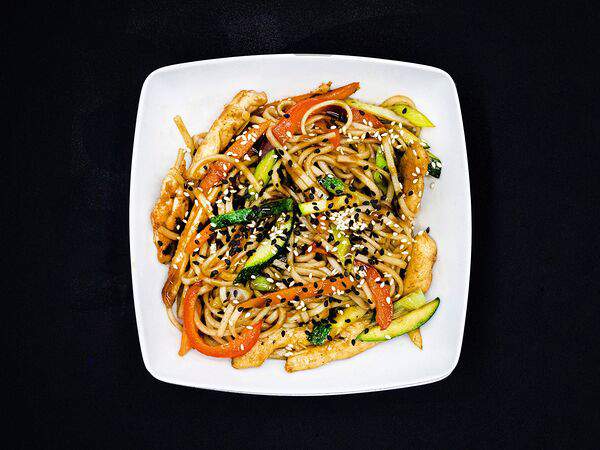 Mr Khan - Пшеничная лапша с курицей в соусе Терияки