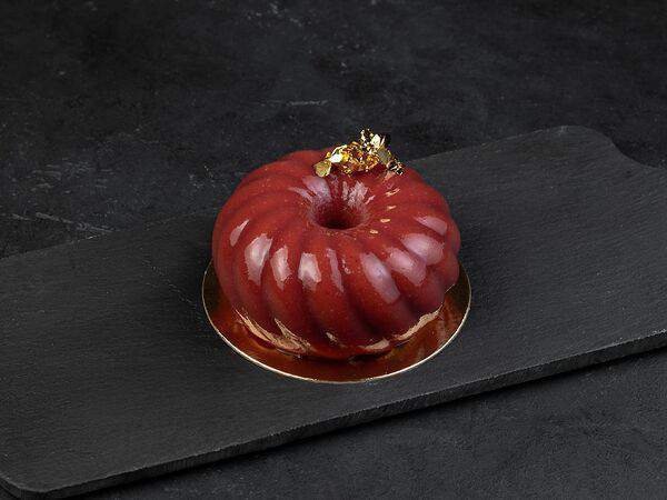 Театральный буфетъ - Муссовое пирожное с томленой малиной в вишневой глазури