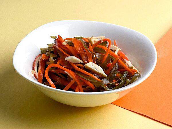 Ирис - Салат с морской капустой и крабовыми палочками