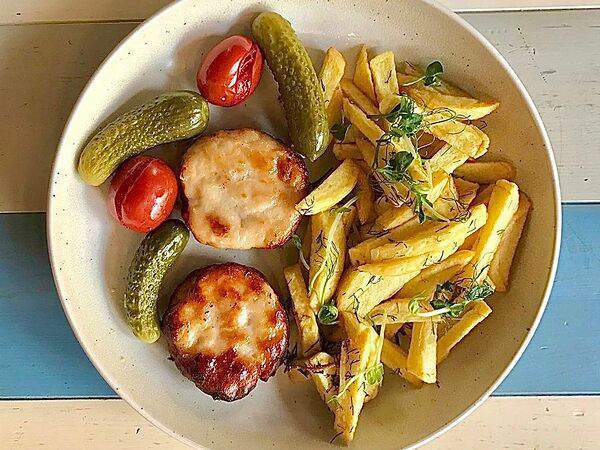 Eat Meet - Котлеты из индейки с жареным картофелем