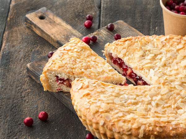 ЛюдиЛюбят - Пирог с яблоком и клюквой