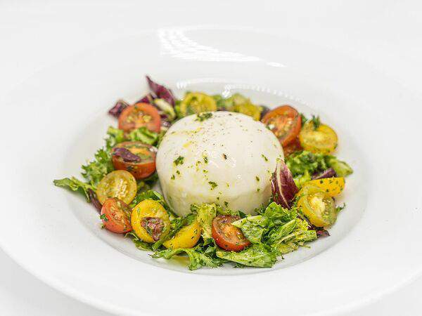 Теплого хлеба - Моцарелла с помидорами и базиликом