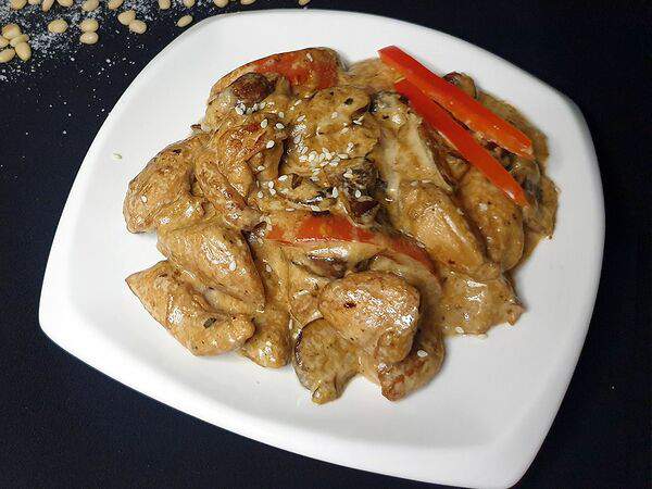 Всем Своим - Курица в сливочно-грибном соусе