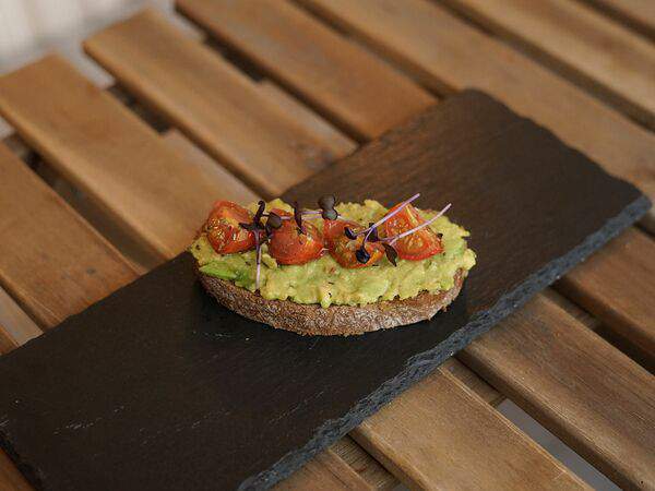 Брускетта - С авокадо