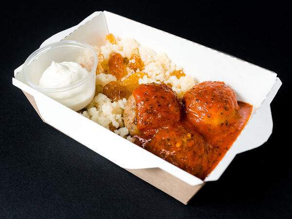 Street Market Food&Coffee - Митболы в томатном соусе с салатом из кускуса с изюмом