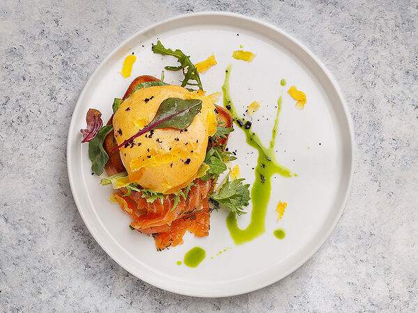 Эклерная: кофе и сладости - Яе Бриошь, лосось, гуакамоле и голландский соус