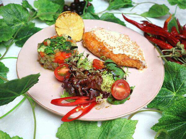 Вечная пятница - Стейк семги в сливочно-икорном соусе