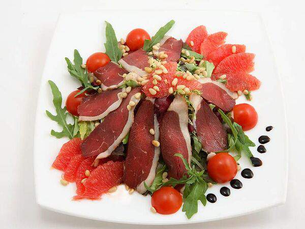 Трактиръ - Салат с копчёной утиной грудкой