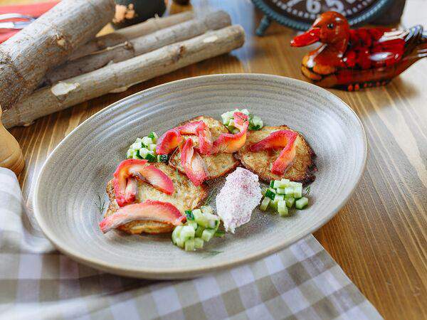 Дикая утка - Картофельные дранки с лососем гравлакс и подкопченным сливочным сыром