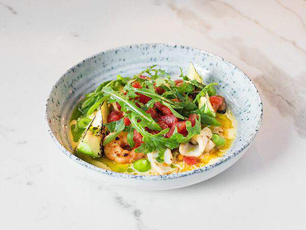 Гаврош - Салат с морепродуктами и авокадо