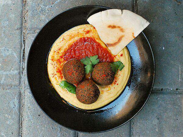 Zoom cafe - Фалафель с хумусом, питой и матбухой