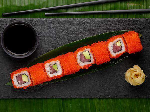 Дочь самурая - Ролл с тунцом и тобико премиум